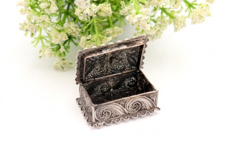 Caixa de comprimidos em prata filigrana